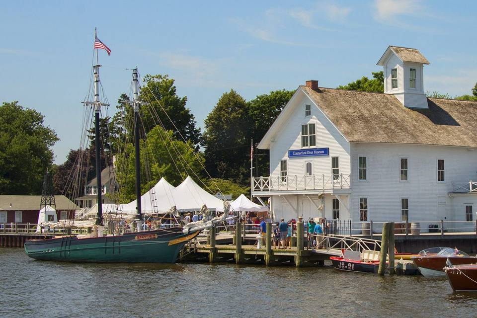 The Connecticut River Museum's Steamboat Dock and schooner Mary E.