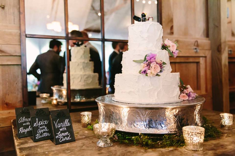 Rustic cake table