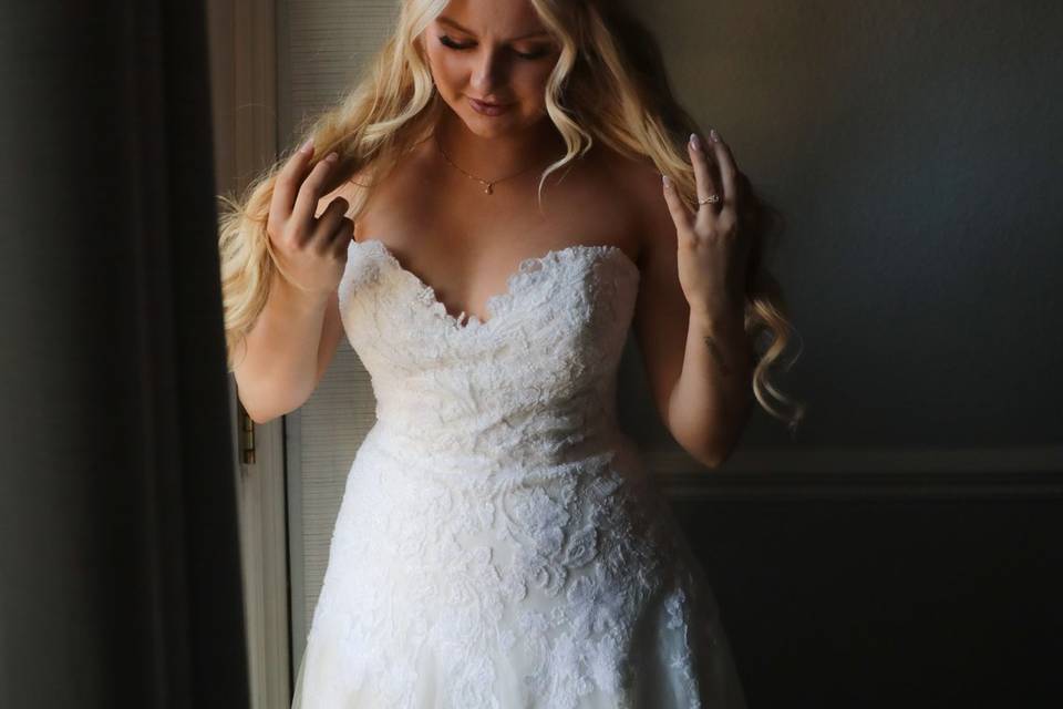 Bridal portraits getting ready