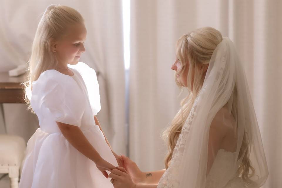 Flower girl and Bride