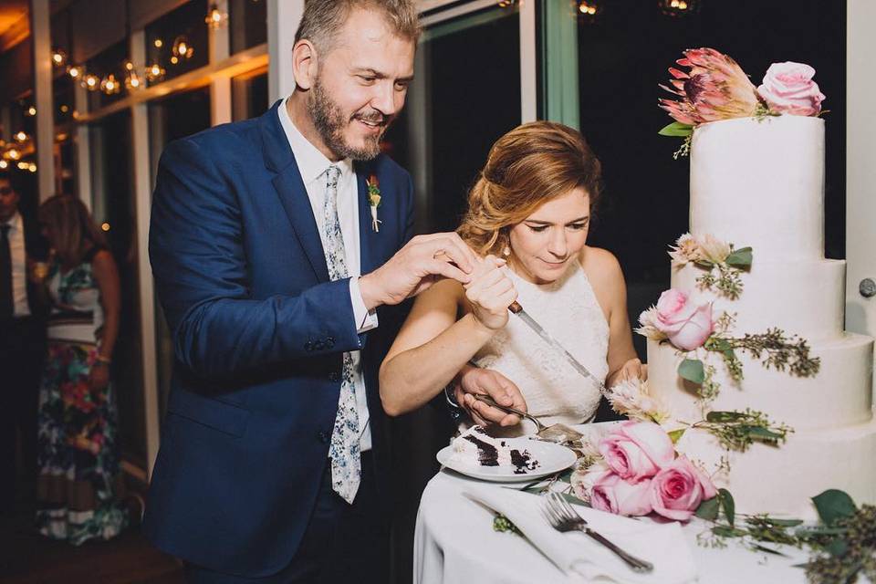 Cake cutting, floral