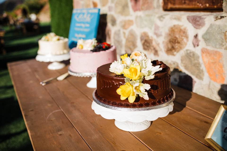 3 cake flavors with florals