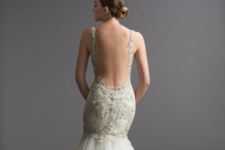 Backless gown