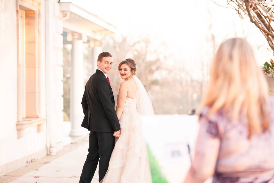 Christmas live wedding painting at the Liriodendron Mansion in Maryland by Brittany Branson.