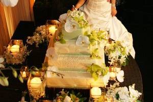 Here we make your cake ceremony full of fun and laughter.