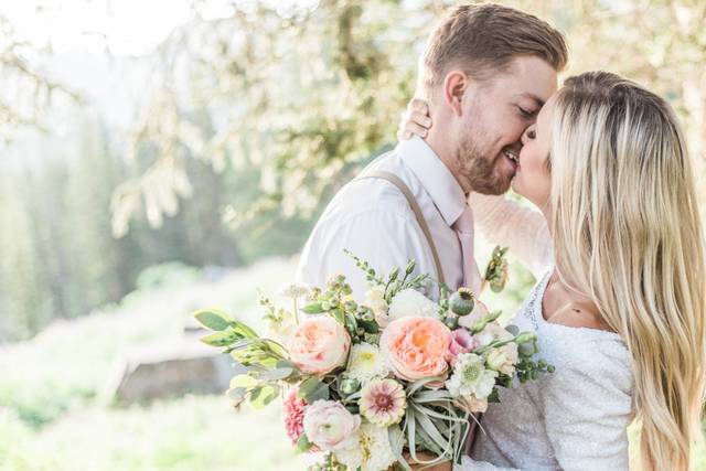 Kissing with a beautiful bouquet