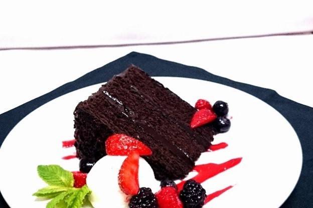 Chocolate cake with berries