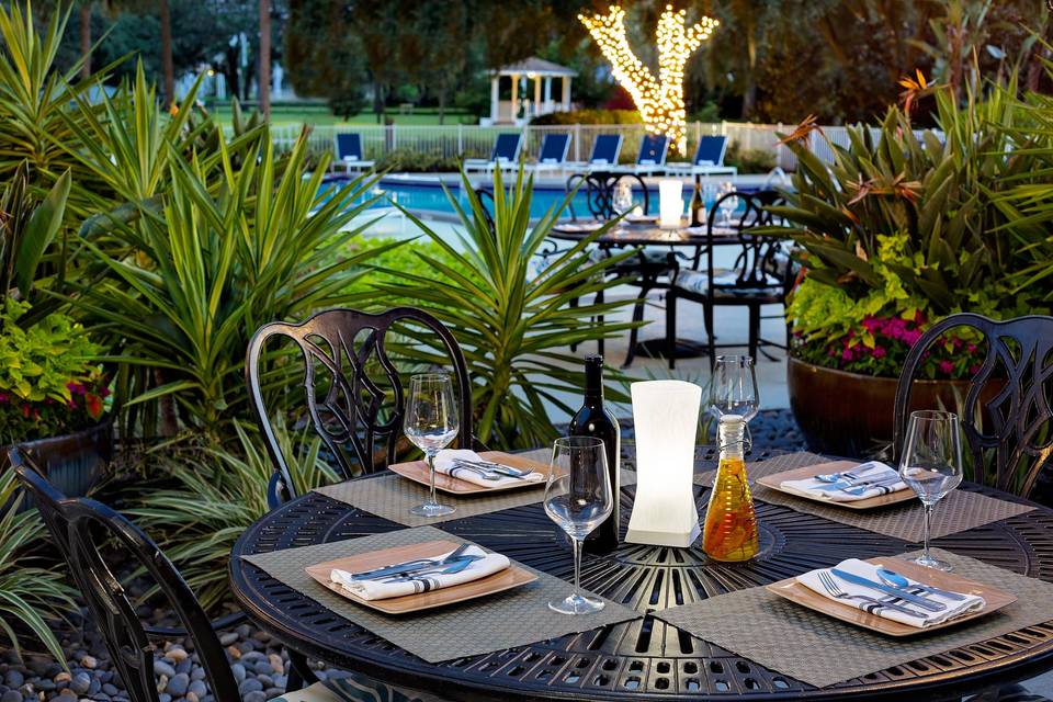 Poolside dining