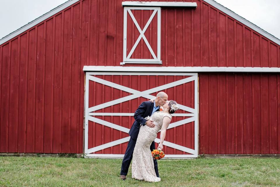 Kiss at the barn