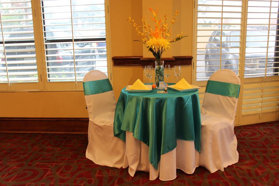 Teal and yellow sweetheart table