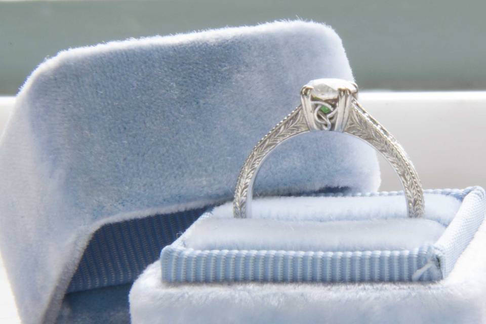 Custom made engagement ring with Keltic Knot