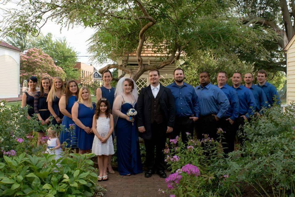 The couple with the bridesmaids and groomsmen