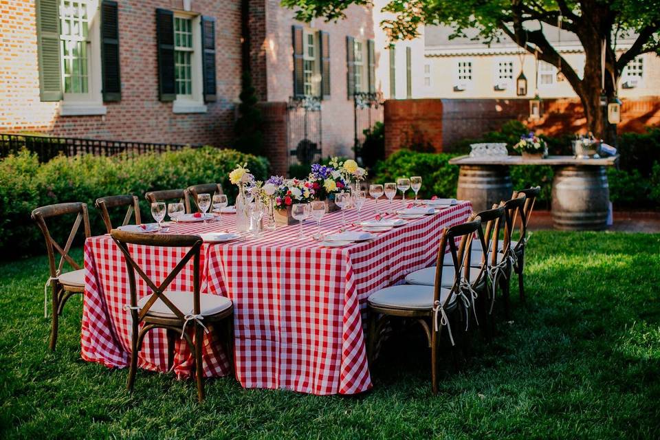 Checkered linens