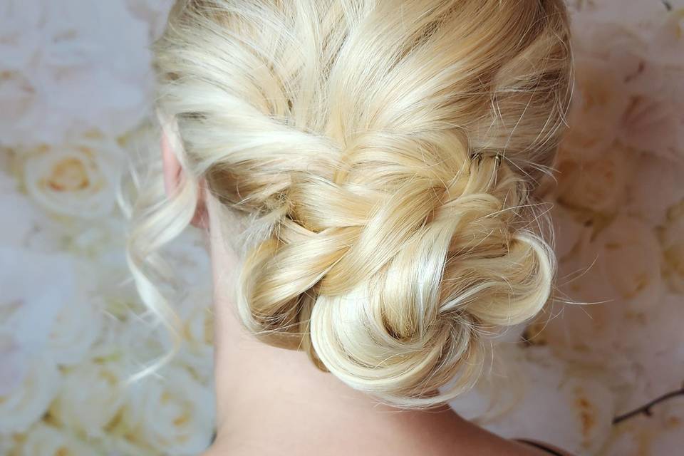 Low Twisted bun