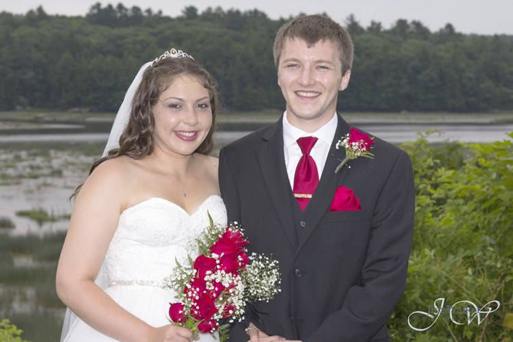 Shannon and Jeremy were married at Taste of Maine in Woolwich, Maine.