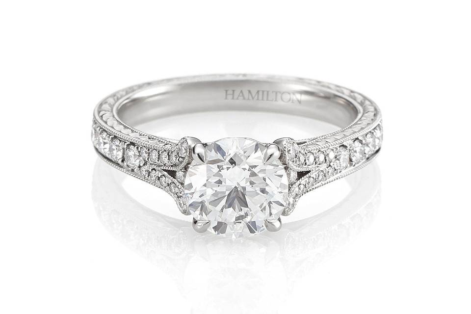 Elegant ring with diamond