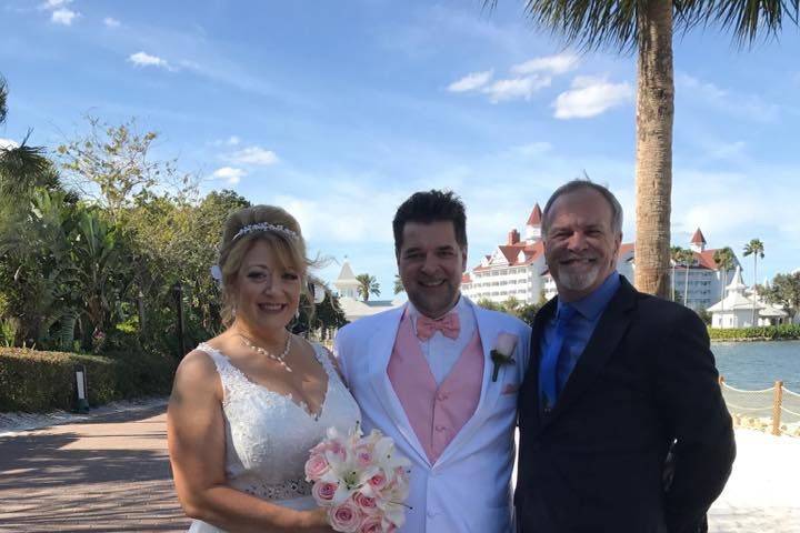 Polynesian Disney ceremony for Robert and Melissa