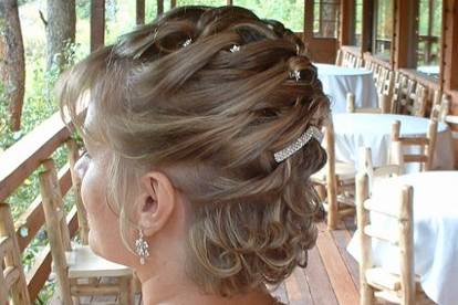 Short hair updo with accessory