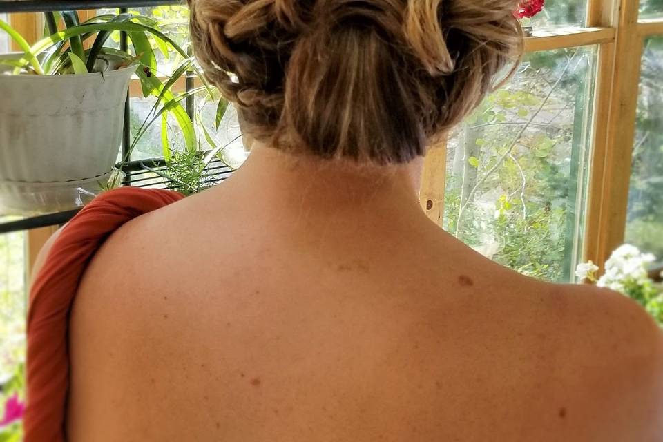 Short hair updo with accessory