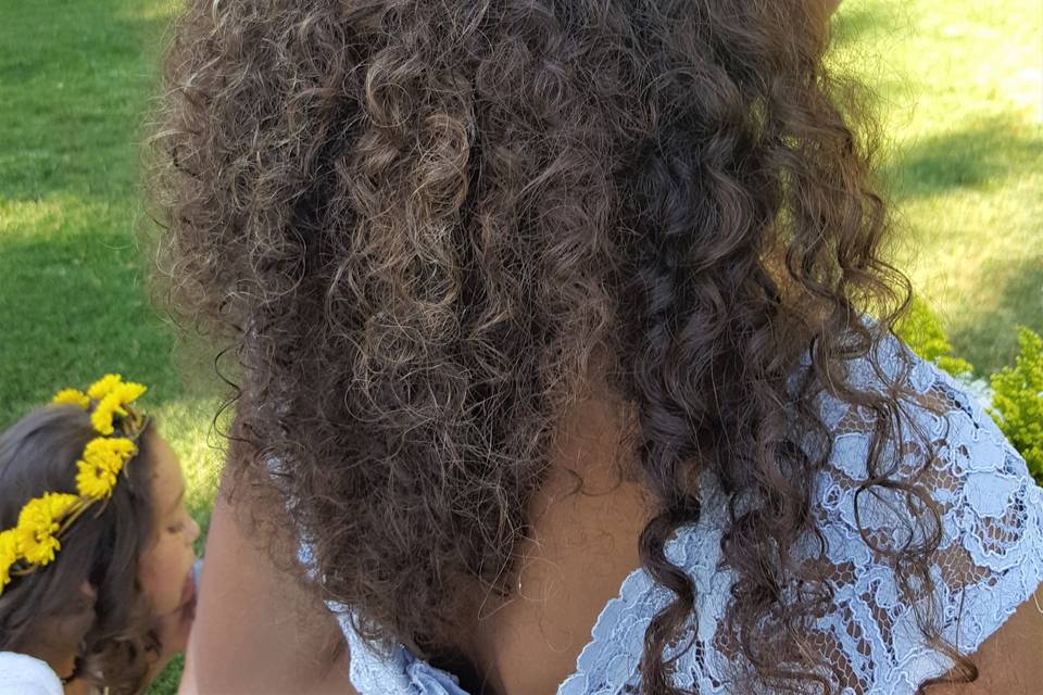 Teen textured hair partial up