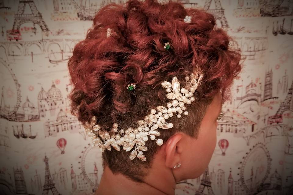 Short hair updo with accessory