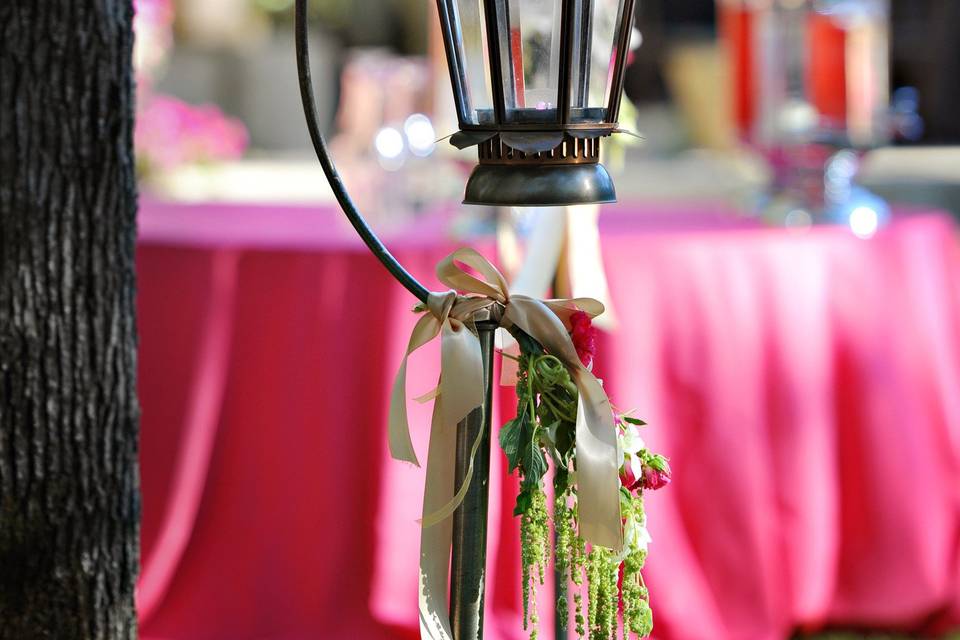 Gold chiavari and gold overlay