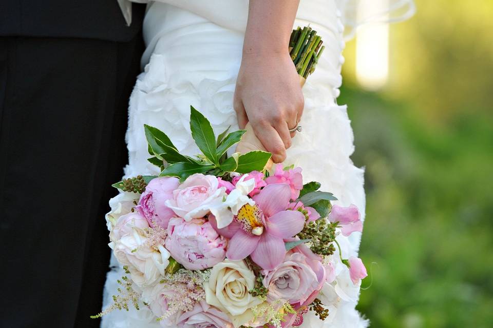Bride with pink floral bouquet