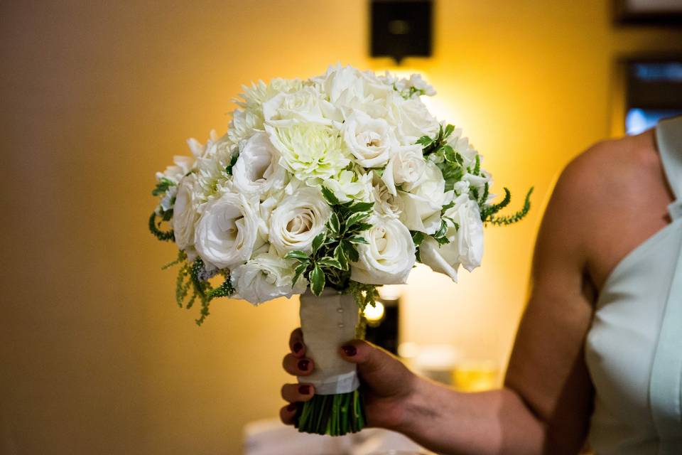 White brides bouquet