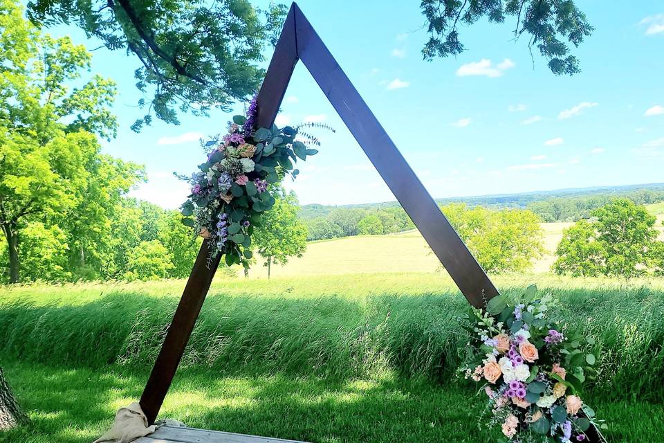 Triangle arch floral