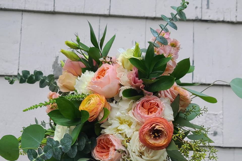 Peachy bouquet