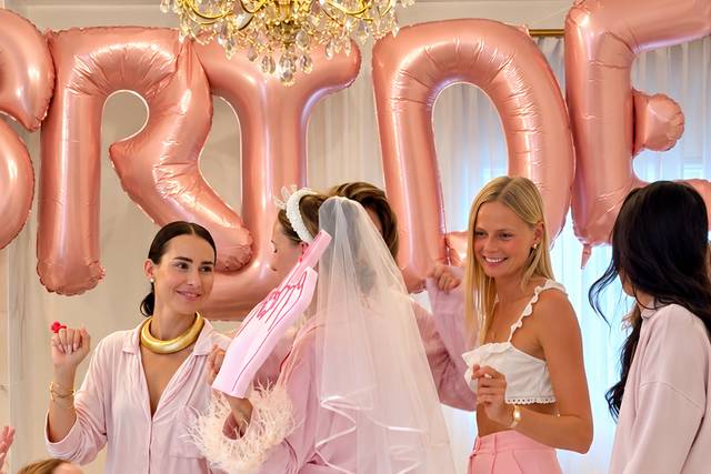 Bridal_shower_professional_2000px.png