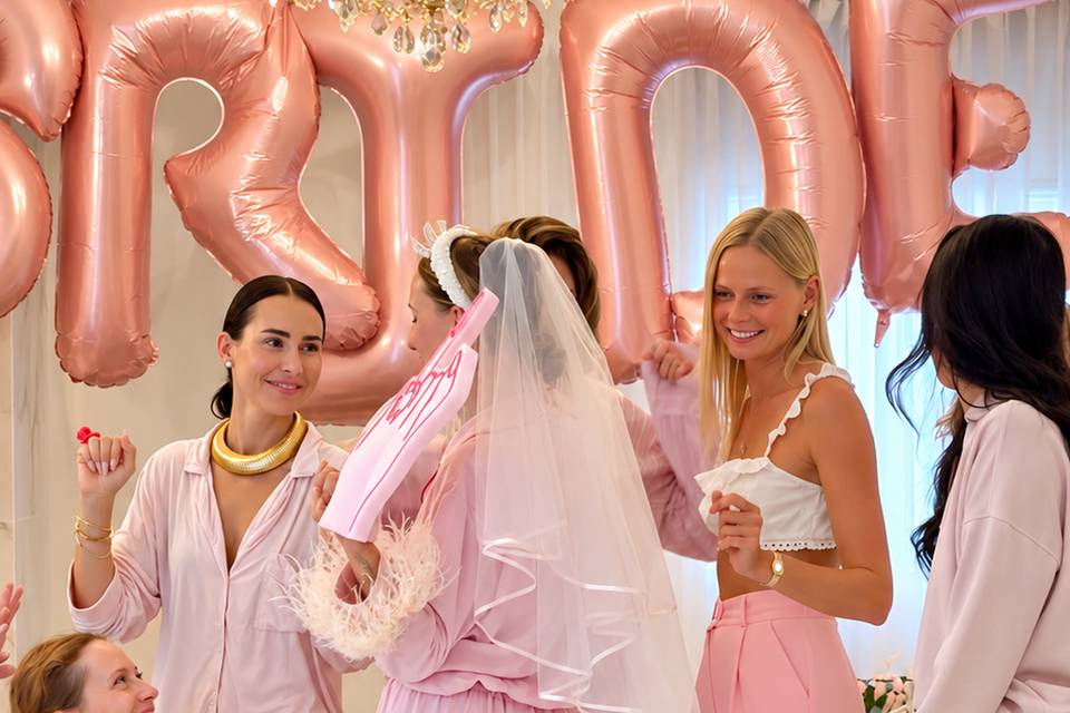 Bridal_shower_professional_2000px.png