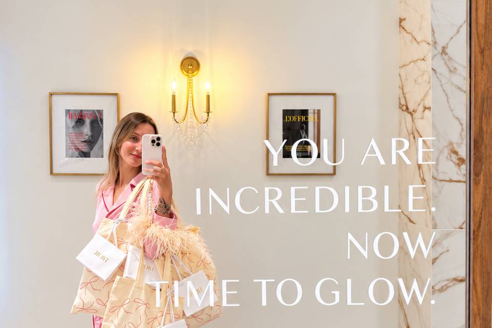 Professional_mirror_2000px.png