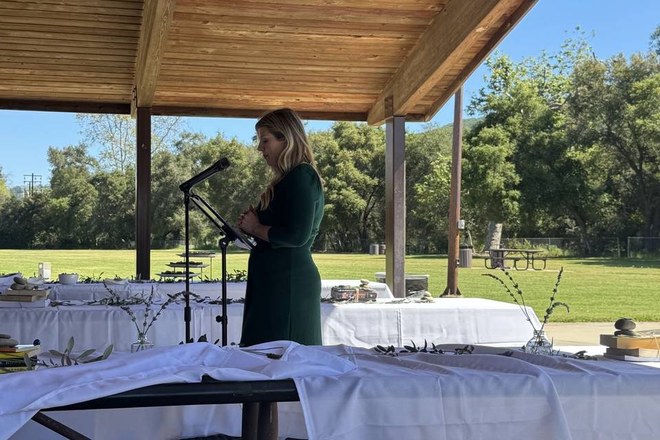 officiant2.jpg