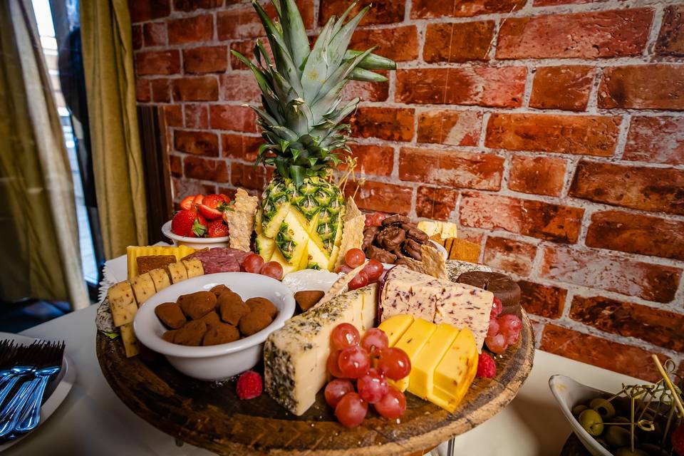 Pineapple, fruit and cheeses