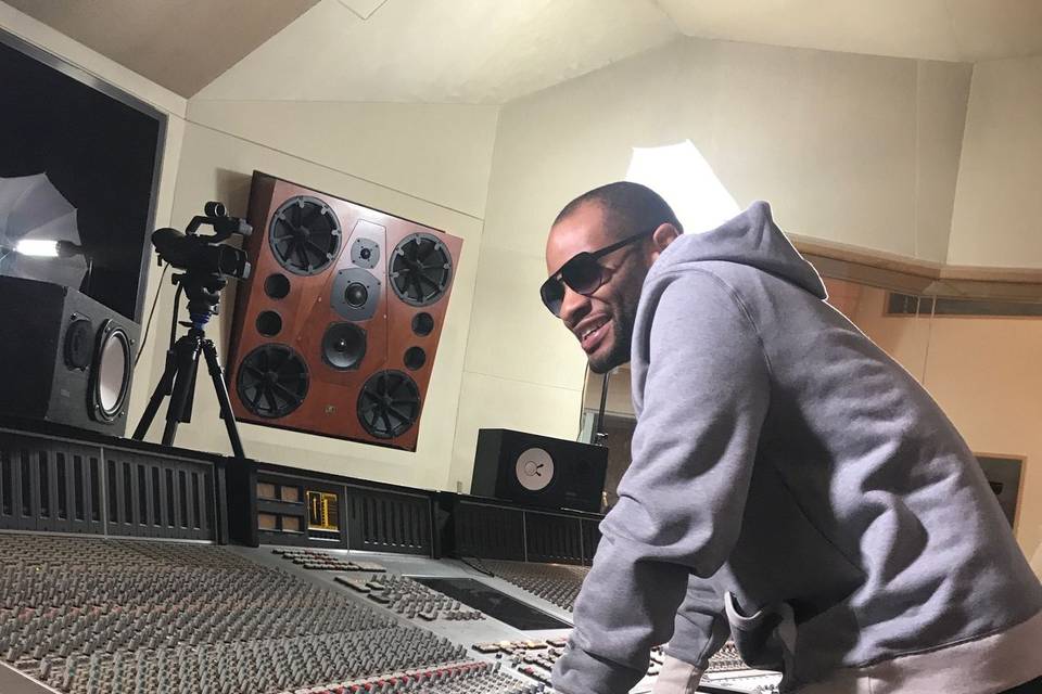 Custom mixes, choreographed first dances, flash mobs and so much more are all possible as DJ Reece is also a studio producer having worked with notable producers like 2Tall and DrummaBoy.