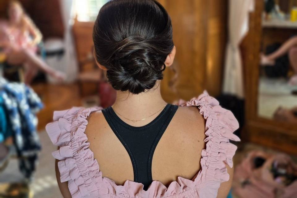 Classic low bun