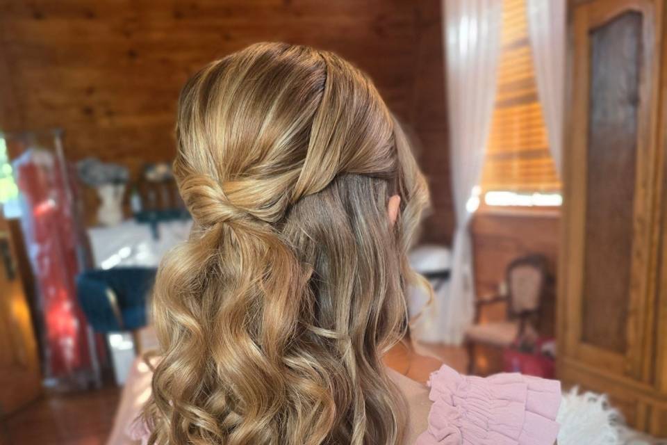 Soft half-up curls