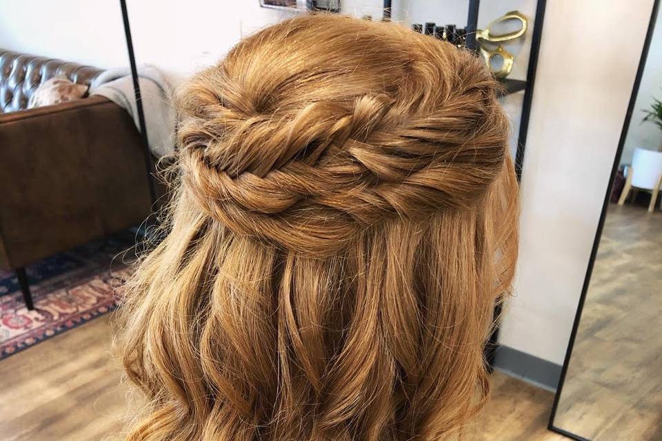 Fishtail half-up half-down