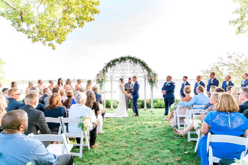 Exchanging vows by the Bay