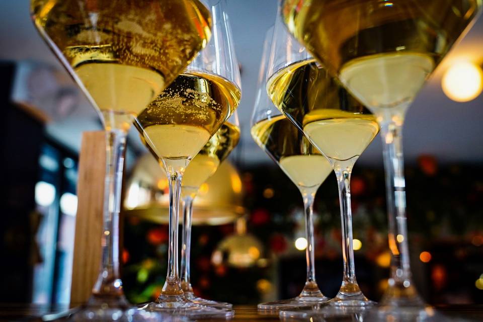 Arrive to champagne and wine