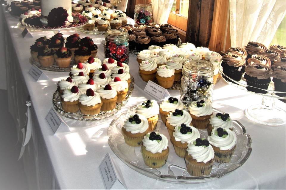 Wedding cupcake buffet