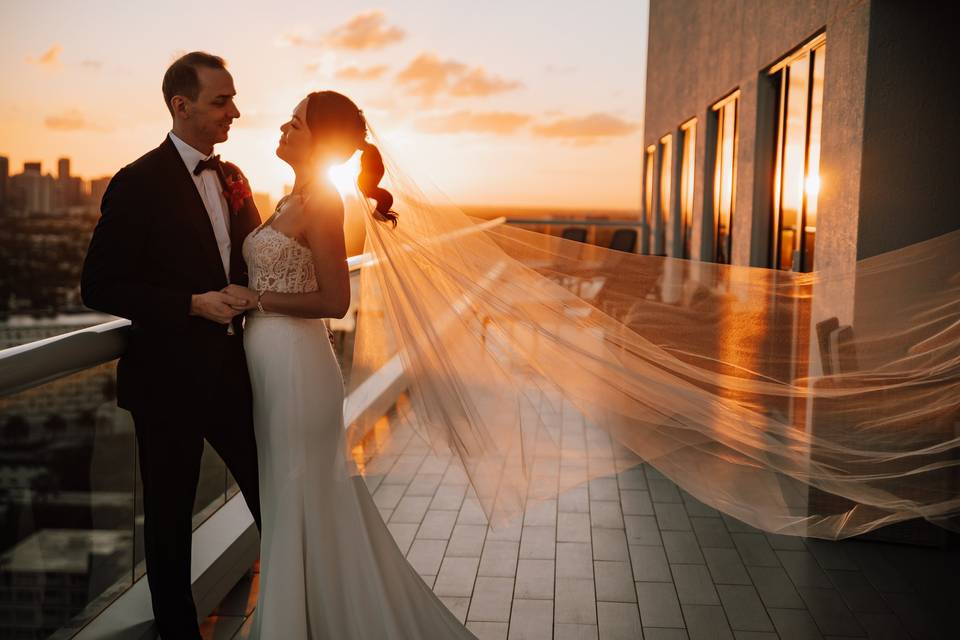Love in the golden hour - Wild Eyed Photography