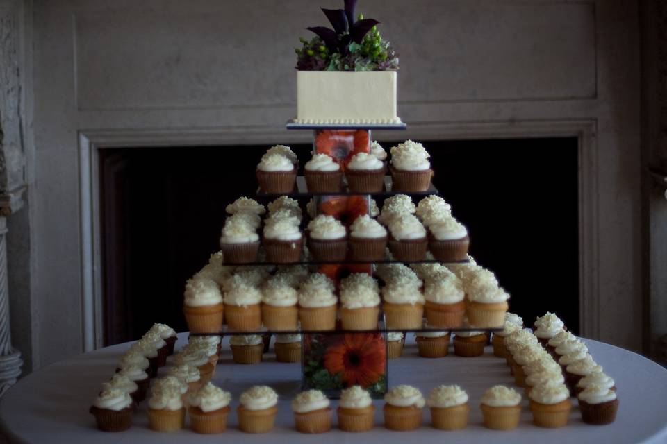 Wedding cake Bakery JCakes New Haven Birthday cake, cake cash coupon,  wedding, cake Decorating png | PNGEgg