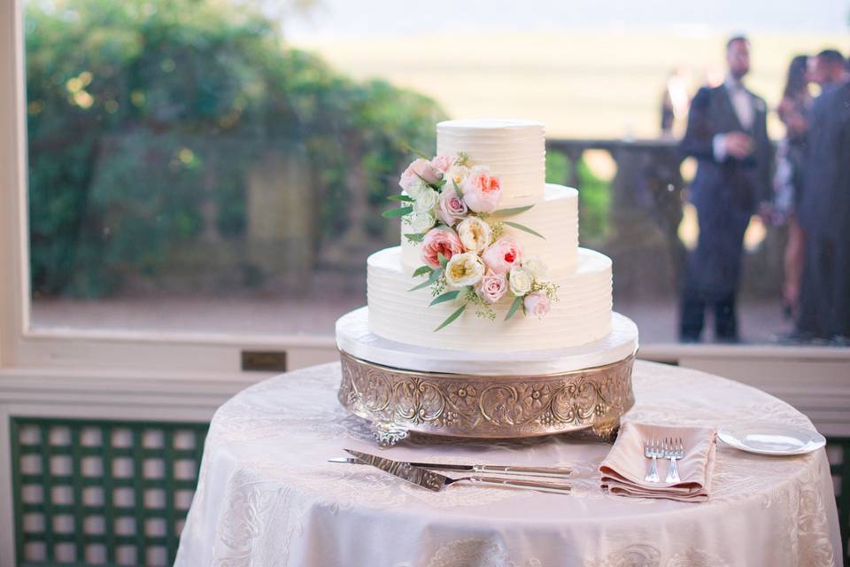 Wedding cake with flowers