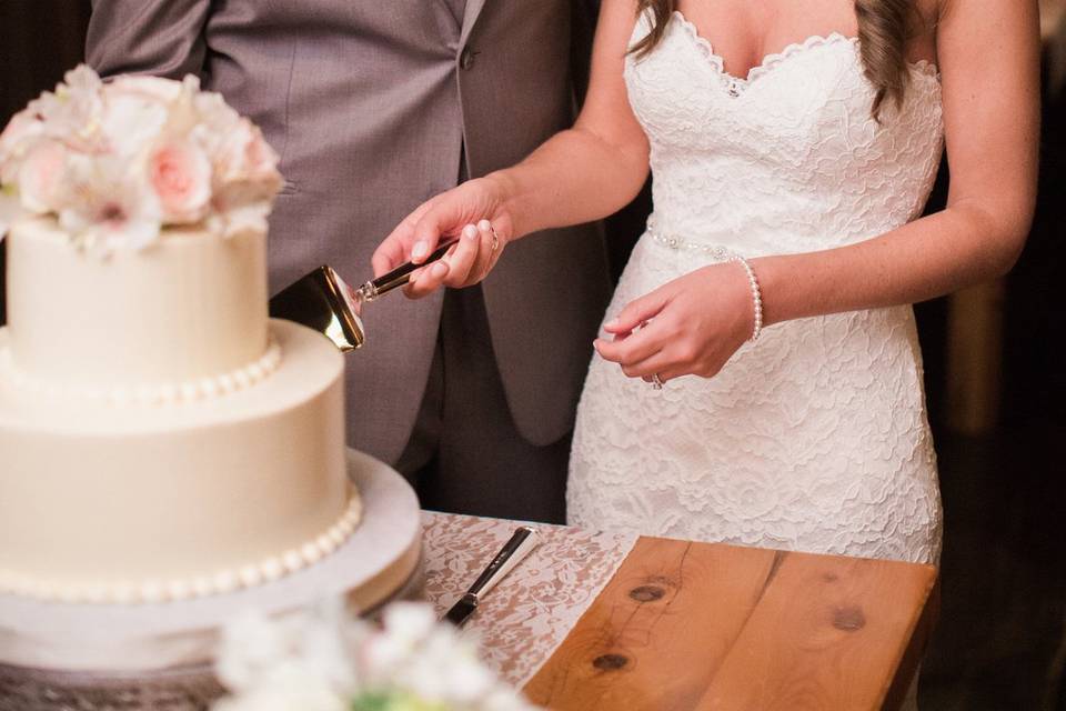 Two-Tier Cutting Cake