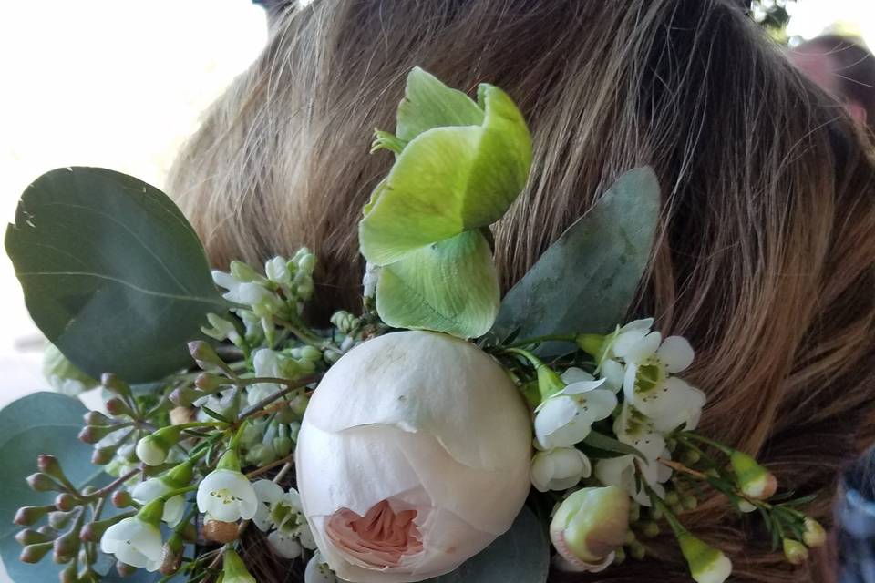 Hair clip with garden rose