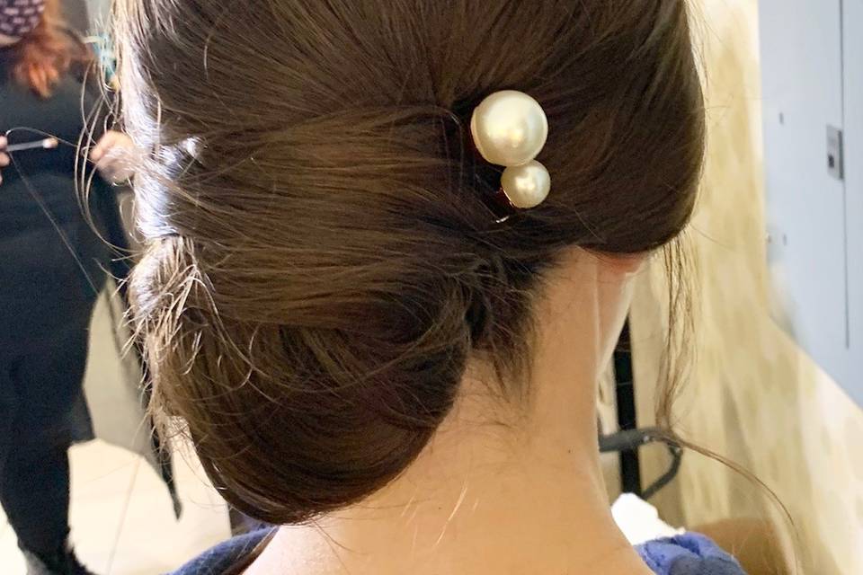 Up-do with KITCH bun clip