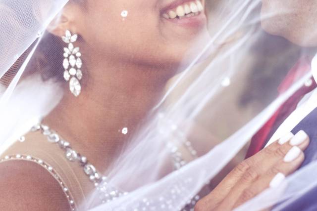Romantic veil moment.