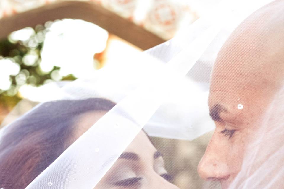 Romantic veil moment.